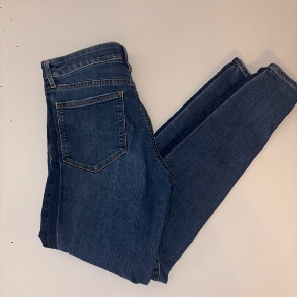 Athleta Skulptek Jeans Size 8 Flattering Stretchy Comfortable Dark Wash - Picture 1 of 11
